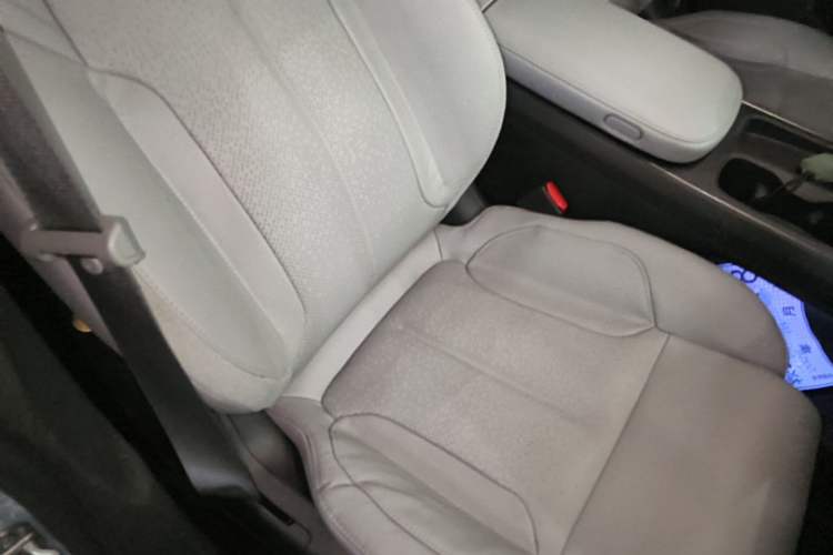 Used Nio ET5 2022 75 kWh Right Front Seat