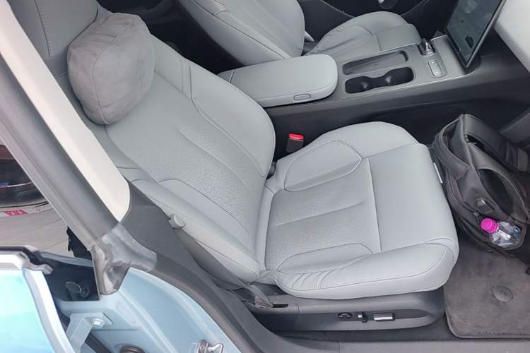 Used Nio ET5 2022 75 kWh Right Front Seat