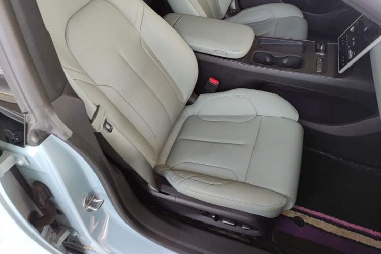 Used Nio ET5 2022 75 kWh Right Front Seat