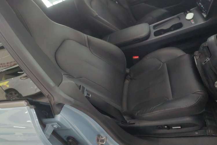 Used Nio ET5 2022 75 kWh Right Front Seat