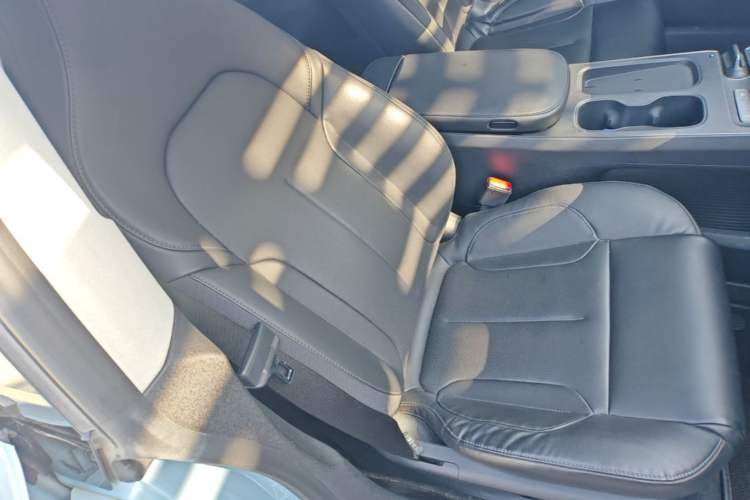 Used Nio ET5 2022 75 kWh Right Front Seat