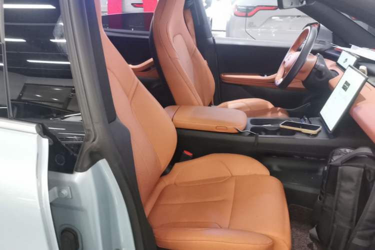 Used Nio ET5 2022 75 kWh Right Front Seat