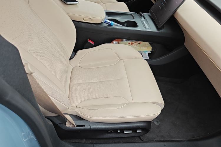 Used Nio ET5 2022 75 kWh Right Front Seat