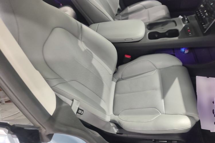 Used Nio ET5 2022 75 kWh Right Front Seat