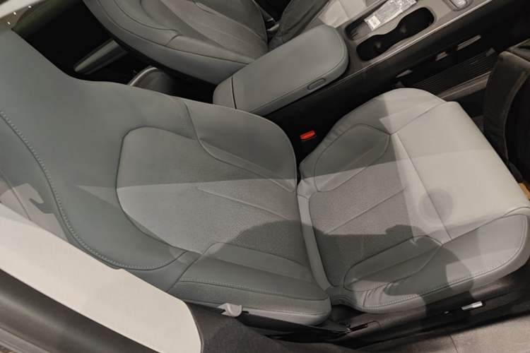 Used Nio ET5 2022 75 kWh Right Front Seat