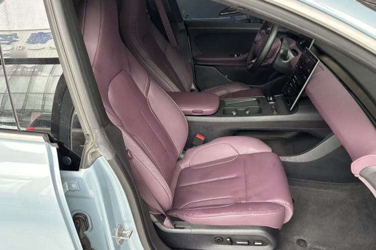 Used Nio ET5 2022 75 kWh Right Front Seat