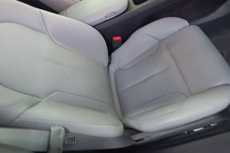 Used Nio ET5 2022 75 kWh Right Front Seat