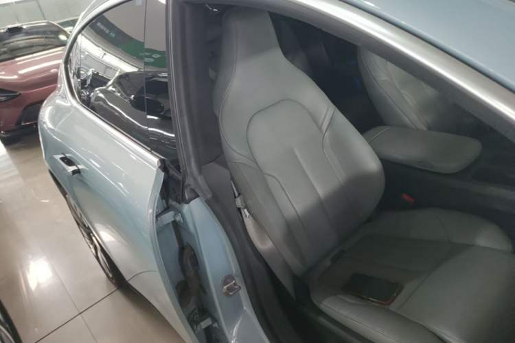 Used Nio ET5 2022 75 kWh Right Front Seat