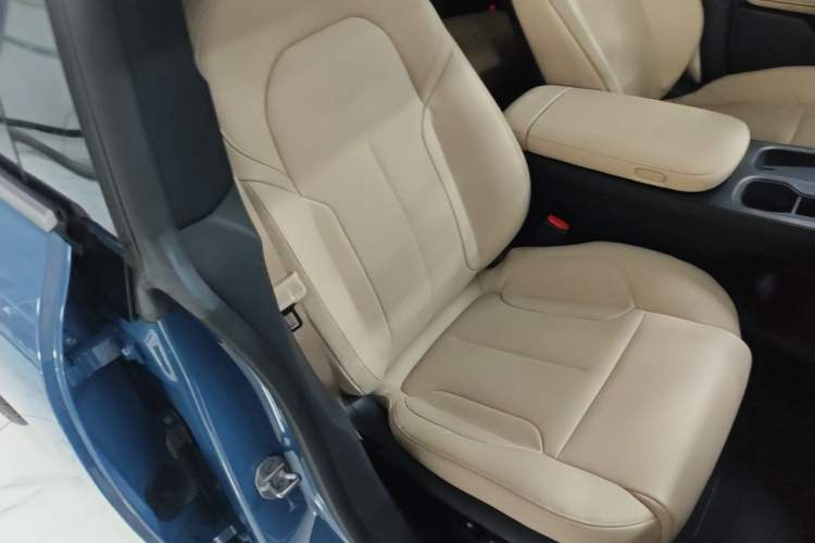 Used Nio ET5 2022 75 kWh Right Front Seat