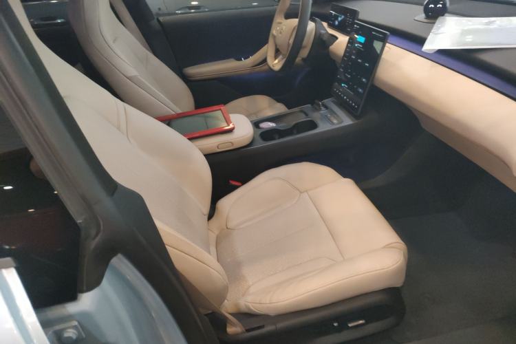 Used Nio ET5 2022 75 kWh Right Front Seat
