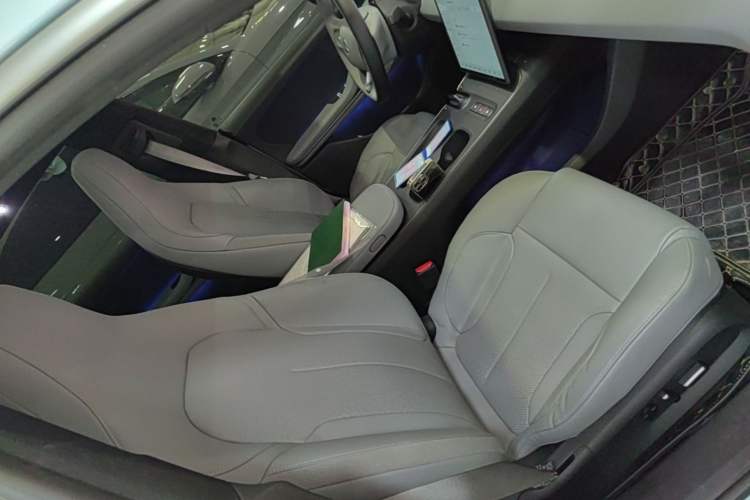 Used Nio ET5 2022 75 kWh Right Front Seat