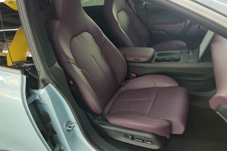 Used Nio ET5 2022 75 kWh Right Front Seat