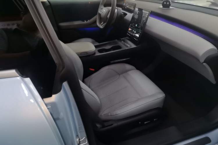 Used Nio ET5 2022 75 kWh Right Front Seat