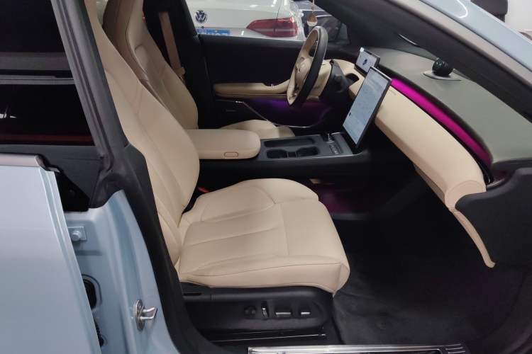 Used Nio ET5 2022 75 kWh Right Front Seat