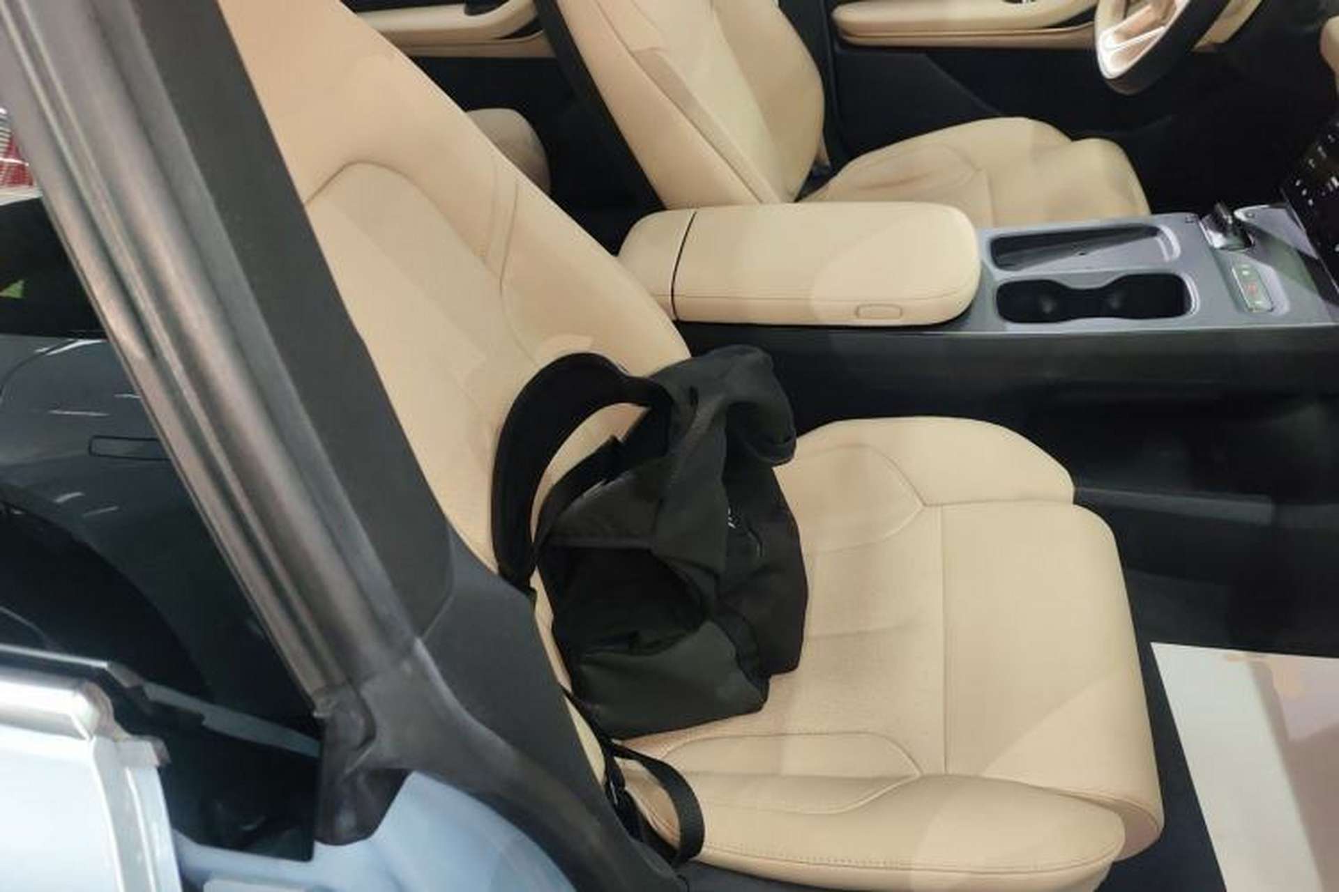 Used Nio ET5 2022 75 kWh Right Front Seat