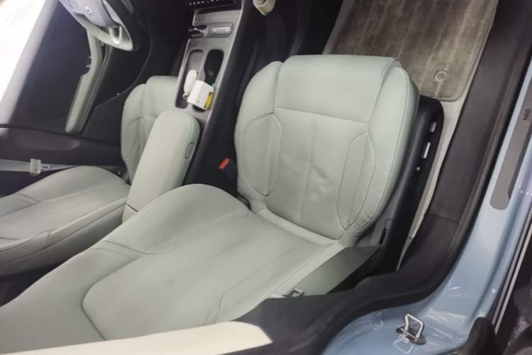 Used Nio ET5 2022 75 kWh Right Front Seat