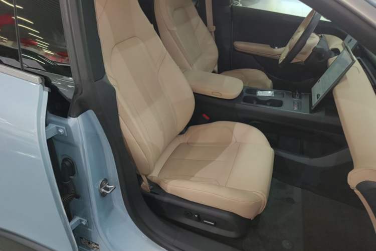 Used Nio ET5 2022 75 kWh Right Front Seat