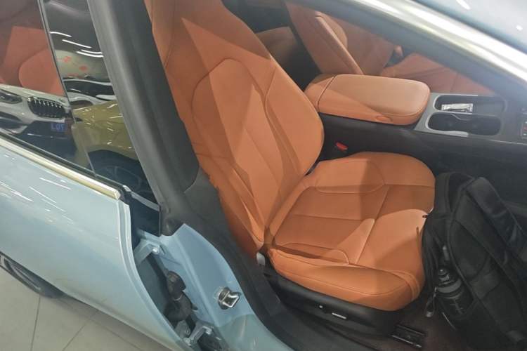 Used Nio ET5 2022 75 kWh Right Front Seat