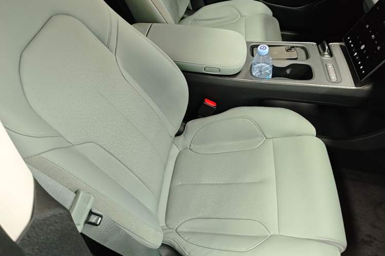 Used Nio ET5 2022 75 kWh Right Front Seat