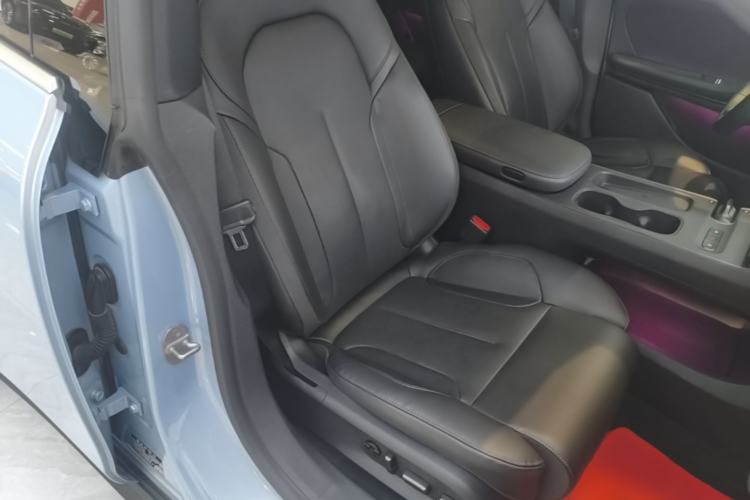 Used Nio ET5 2022 75 kWh Right Front Seat