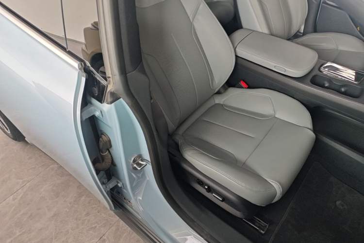 Used Nio ET5 2022 75 kWh Right Front Seat