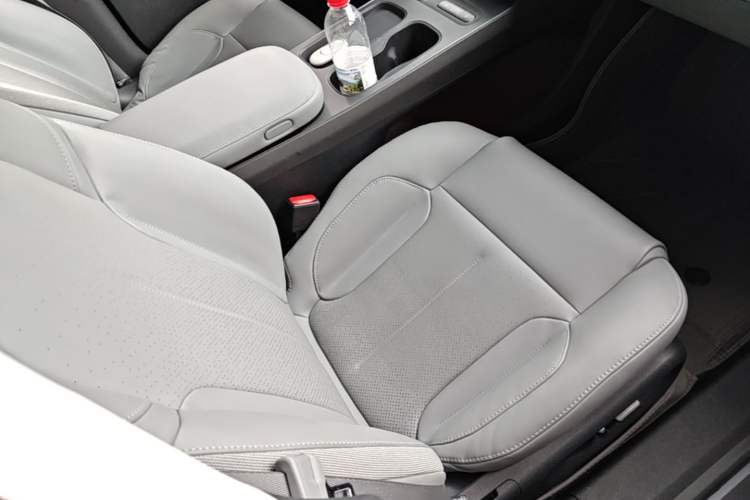 Used Nio ET5 2022 75 kWh Right Front Seat