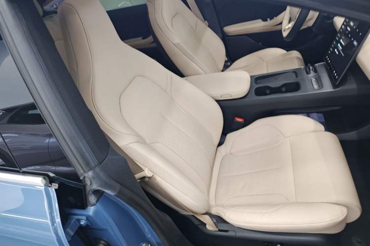 Used Nio ET5 2022 75 kWh Right Front Seat