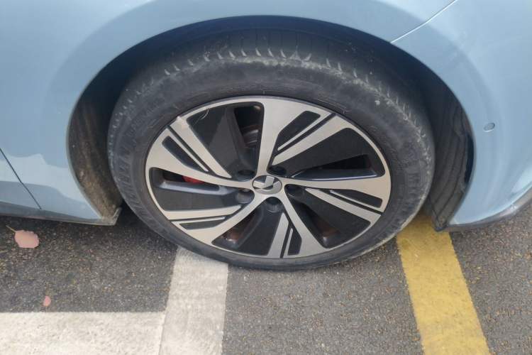 Used Nio ET5 2022 75 kWh Right Front Wheel Hub