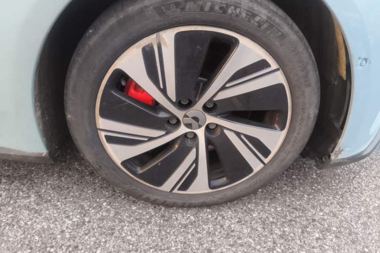 Used Nio ET5 2022 75 kWh Right Front Wheel Hub