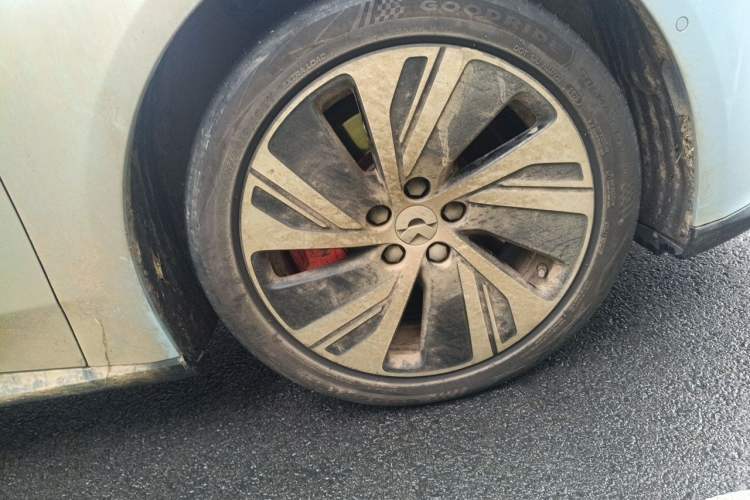 Used Nio ET5 2022 75 kWh Right Front Wheel Hub