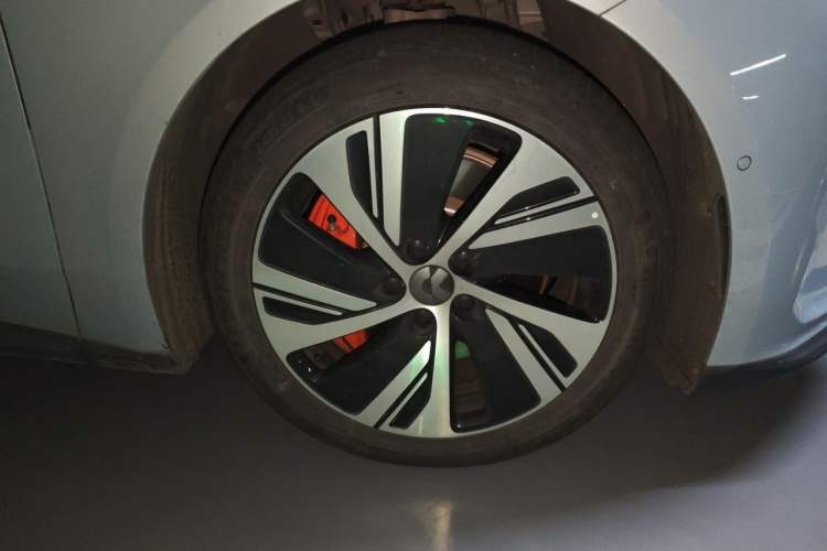 Used Nio ET5 2022 75 kWh Right Front Wheel Hub