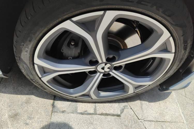 Used Nio ET5 2022 75 kWh Right Front Wheel Hub