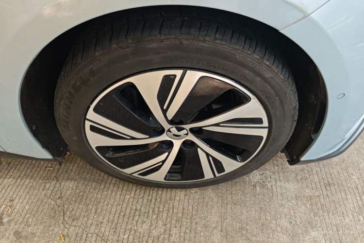Used Nio ET5 2022 75 kWh Right Front Wheel Hub