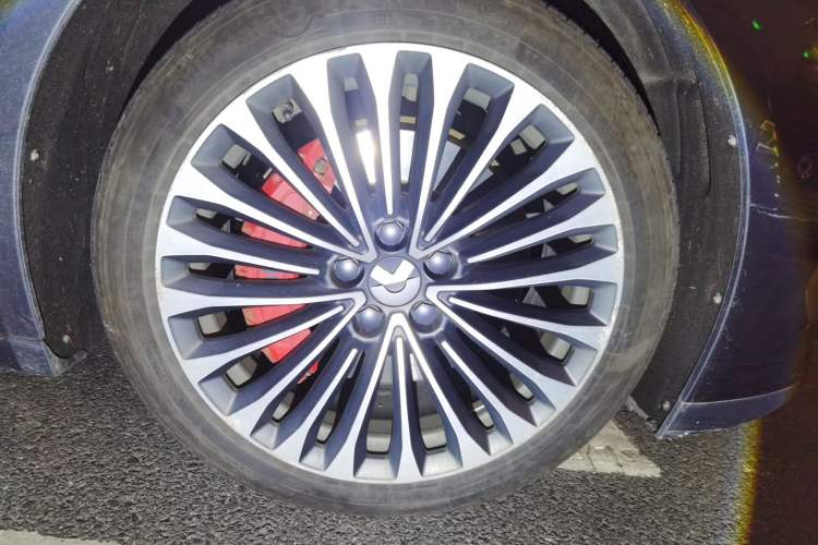 Used Nio ET5 2022 75 kWh Right Front Wheel Hub
