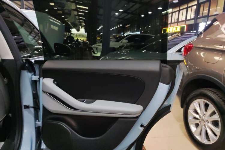 Used Nio ET5 2022 75 kWh Right Rear Door Interior