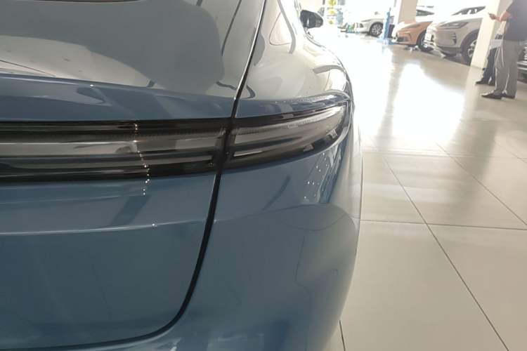 Used Nio ET5 2022 75 kWh Right Rear Taillight
