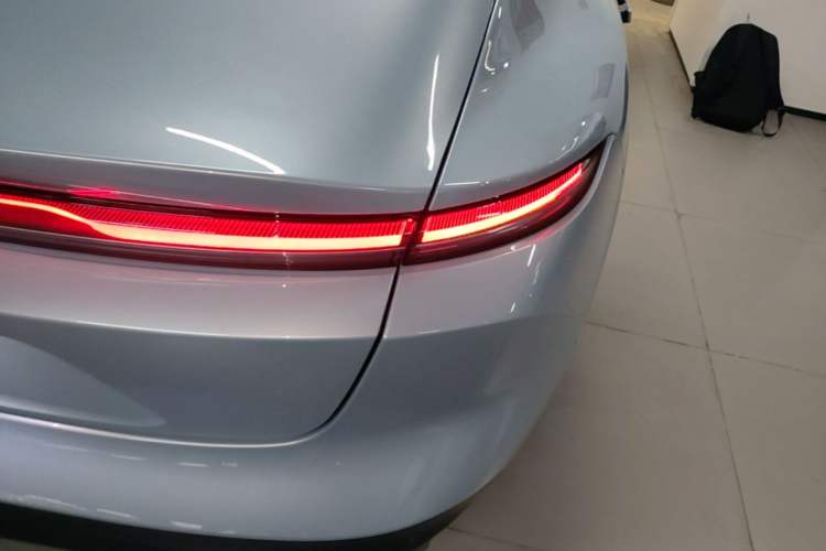 Used Nio ET5 2022 75 kWh Right Rear Taillight