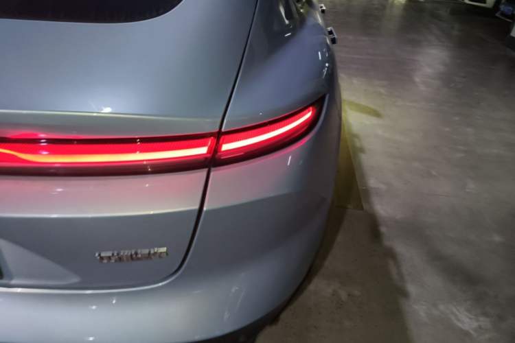 Used Nio ET5 2022 75 kWh Right Rear Taillight