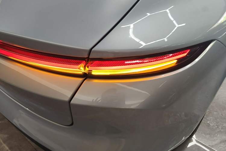 Used Nio ET5 2022 75 kWh Right Rear Taillight