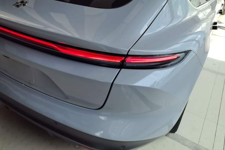 Used Nio ET5 2022 75 kWh Right Rear Taillight