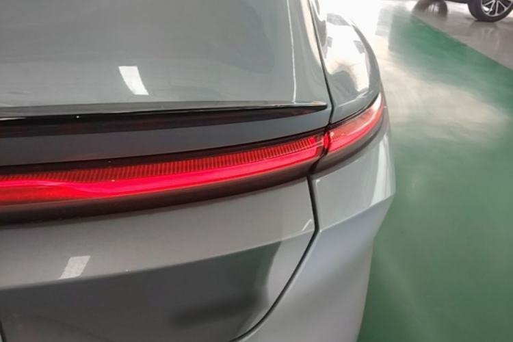Used Nio ET5 2022 75 kWh Right Rear Taillight