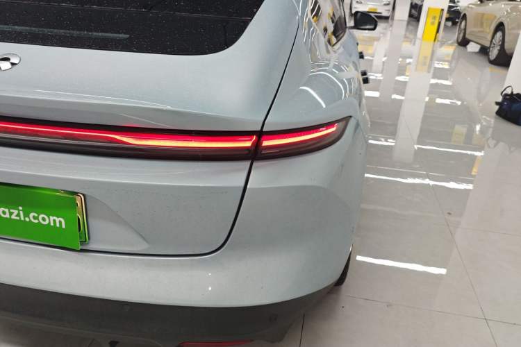Used Nio ET5 2022 75 kWh Right Rear Taillight