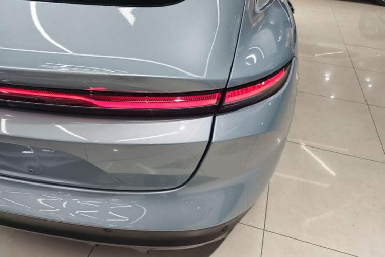 Used Nio ET5 2022 75 kWh Right Rear Taillight