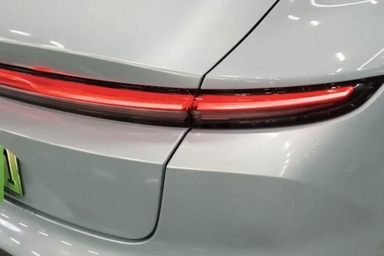Used Nio ET5 2022 75 kWh Right Rear Taillight
