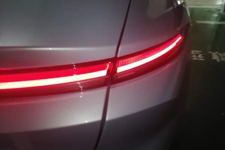 Used Nio ET5 2022 75 kWh Right Rear Taillight