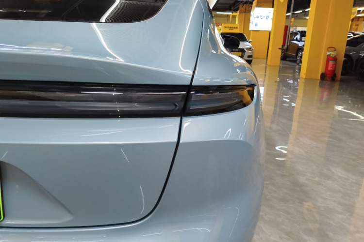 Used Nio ET5 2022 75 kWh Right Rear Taillight