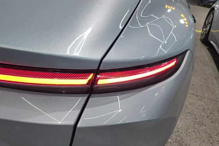 Used Nio ET5 2022 75 kWh Right Rear Taillight