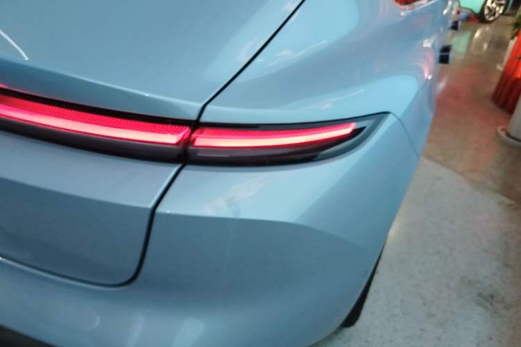 Used Nio ET5 2022 75 kWh Right Rear Taillight