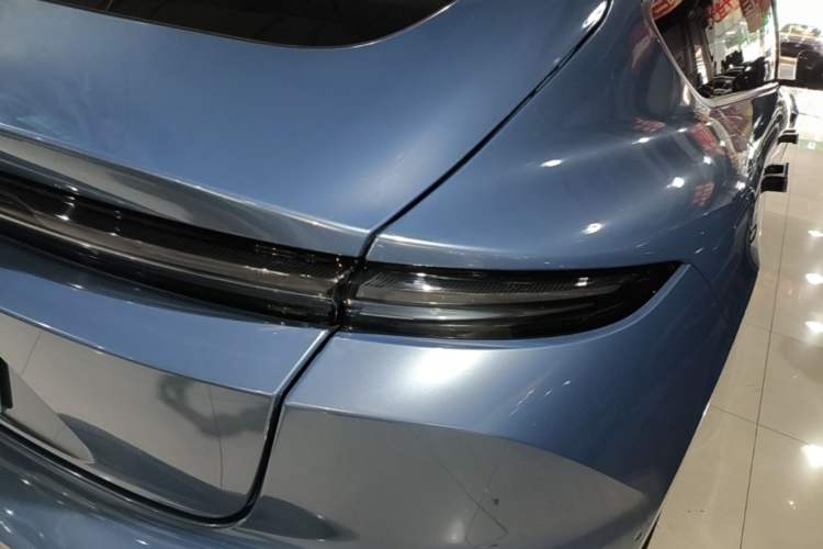 Used Nio ET5 2022 75 kWh Right Rear Taillight