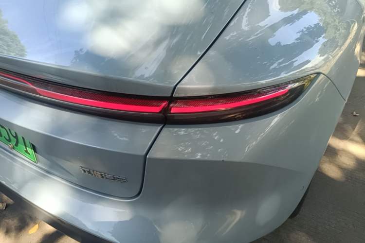 Used Nio ET5 2022 75 kWh Right Rear Taillight